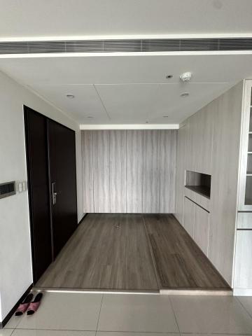 肆意塗裝設計 - 新北市高層豪宅 (2/6)

服務項目：設計與統包工程

客戶喜歡的風格是簡潔、質樸、溫暖並帶有設計感，很榮幸能替客戶設計並打造出一個滿意且舒適的空間，讓幸福的小家庭入住。