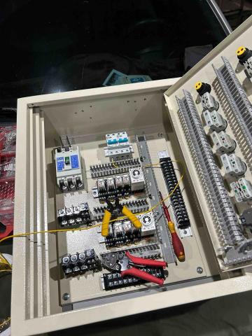 御皇水電 - 吊車控制盤配置