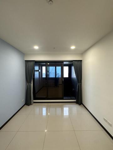 肆意塗裝設計 - 新北市高層豪宅 (3/6)


服務項目：設計與統包工程

客戶喜歡的風格是簡潔、質樸、溫暖並帶有設計感，很榮幸能替客戶設計並打造出一個滿意且舒適的空間，讓幸福的小家庭入住。