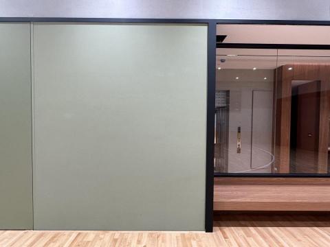 肆意塗裝設計 - 台北市頂級豪宅 (3/8)

服務項目：油漆與塗裝工程
客戶在北市精華地段持有一整棟物產，給家人入住。其中一層規劃做為籃球場與運動空間。我們使用最頂級的進口漆料與特殊塗料，為客戶打造奢華而舒適的運動空間。