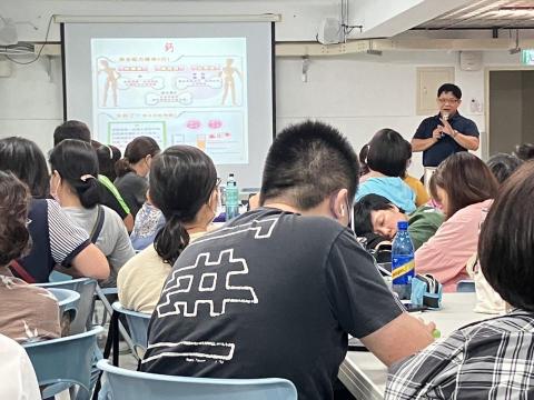 社團法人中華健康暨急救教育推廣協會-EMT救護教官團 - 學科上課情形