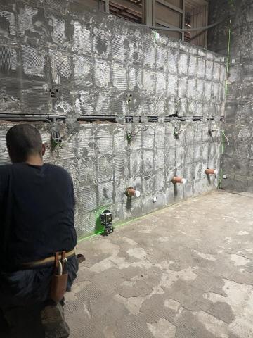 阿民師 - 內湖新湖國小廁所整修-吊線黏條疊磚打底