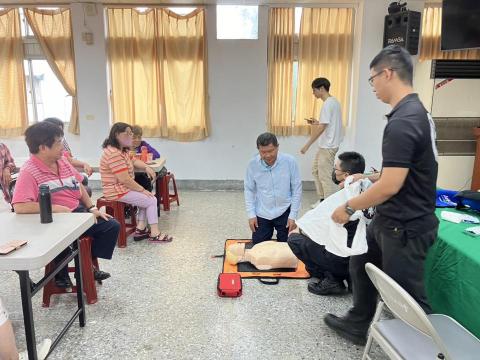 社團法人中華健康暨急救教育推廣協會-EMT救護教官團 - CPR+AED實際操作演練