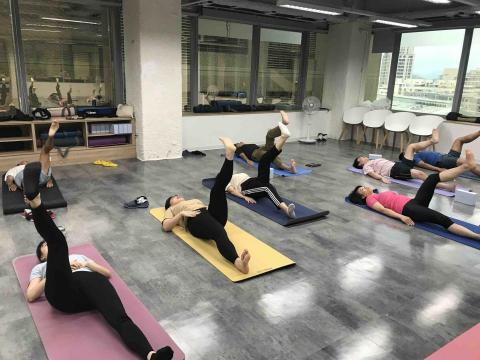 瑜珈 . 皮拉提斯 到府私人課程 - 基礎瑜伽 皮拉提斯 公司團課