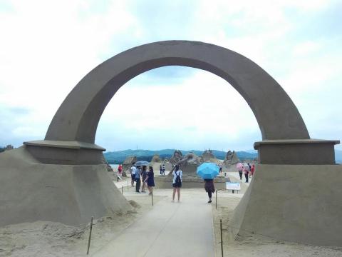 瘋遊台灣 接送機 團體 個人 家庭 包車旅遊 - 沙雕