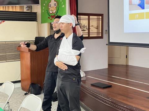 社團法人中華健康暨急救教育推廣協會-EMT救護教官團 - 外科(創傷)包紮教學