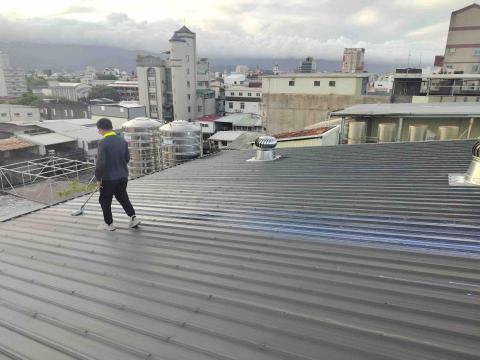 陳旻皓 - 隔熱漆施作前 底漆施作