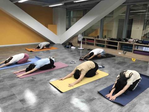 瑜珈 . 皮拉提斯 到府私人課程 - 基礎瑜伽 皮拉提斯 公司團課