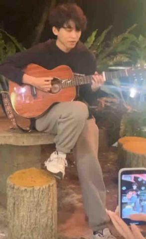 eli - 在戶外駐唱