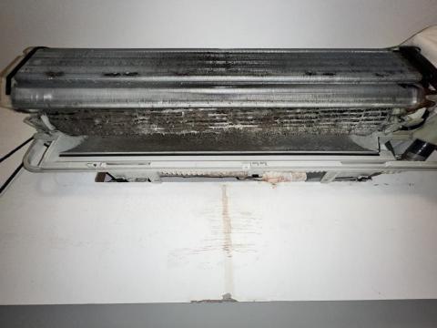 鑫樂達專業家電清洗 - 洗前的髒污程度