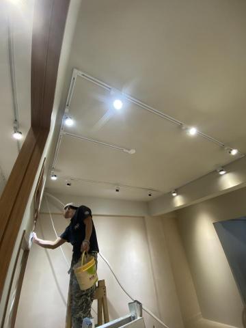 張小瑋 - 軌道燈安裝