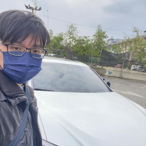 提供中信客服0800服務的專家張柏凱