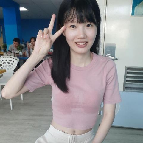 提供妝髮服務的專家YING RU CHEN