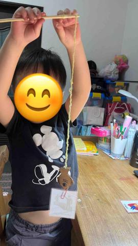 蕭佳瑜 -  ✔️複習課內單字
我自製的釣魚玩具，讓孩子在玩樂中學習