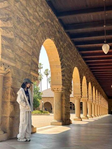 提供內湖社區大學服務的專家王敬淳