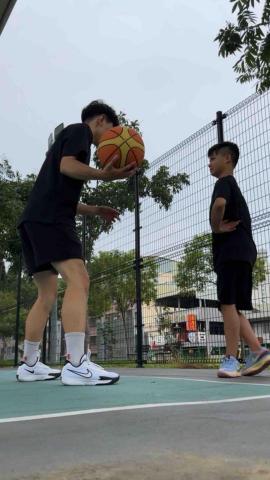 彭冠齊 - 講解運球技巧 彭冠齊 - 講解運球技巧