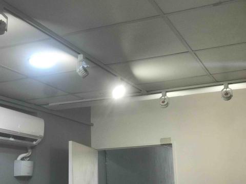 竑亮水電工程 - 大順路安裝軌道燈