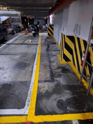 林昆鋒 - 大樓車道線劃格線