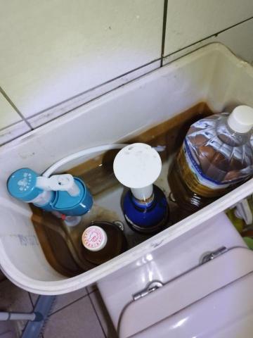 周昆興 - 馬桶水箱特殊進水器修改更換（後）