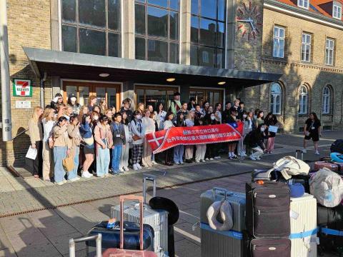 謝欣芸 - 高中時期前往丹麥及英國進行學術交流