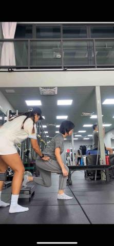 菲菲教練｜肌力體態雕塑 - 動作調整