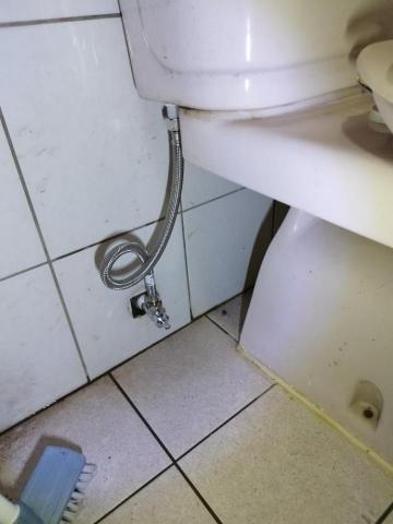 周昆興 - 馬桶水箱特殊進水器管材更換（高壓軟管及三角凡爾更新）