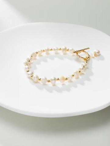 Harmony Studio - 簡約風珍珠手鍊拍攝