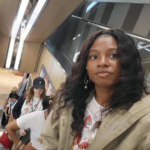 提供動漫age服務的專家Mina