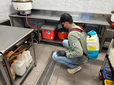 豪家在環衛股份有限公司 - 餐廳蟑螂防治
噴灑蟑螂行走區域