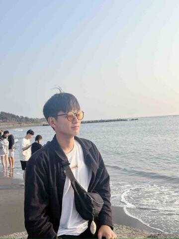 提供新店市公所服務的專家李威呈