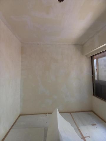 秝研油漆 防水工程 - 新竹市北區社區名稱：慶華綠晶 全室乳膠漆+跳色油漆（虹牌鄉居+I白+得利雄鹿白改色女裝灰+司曼特燕麥黃） 施工中