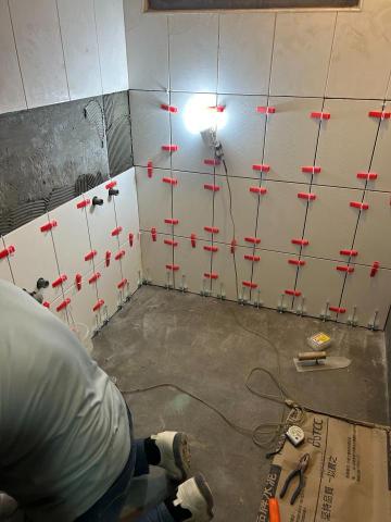 蔡師傅 - 整平器貼磁磚