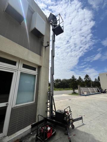 育文科技有限公司 - 高空作業換裝 育文科技有限公司 - 高空作業換裝