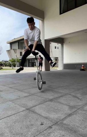 劉佳穎 - Unispin360