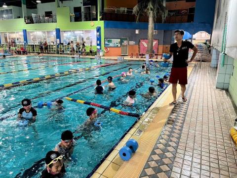 游泳教練Jerry  - 