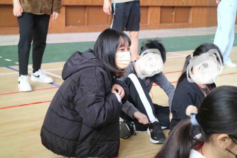 劉子璿 - 曾經連續兩年（2023、2024）至偏鄉國小舉辦寒假營隊活動，在帶給小朋友歡樂的同時，也了解到與小朋友相處之道