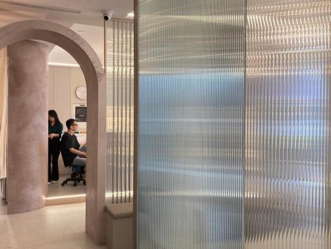 zix-saing Lan - 長虹玻璃膜