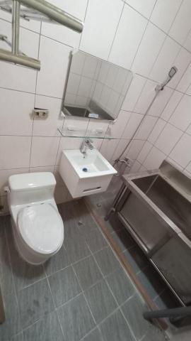 名將工程 - 浴室翻修 在幫忙裝洗狗槽