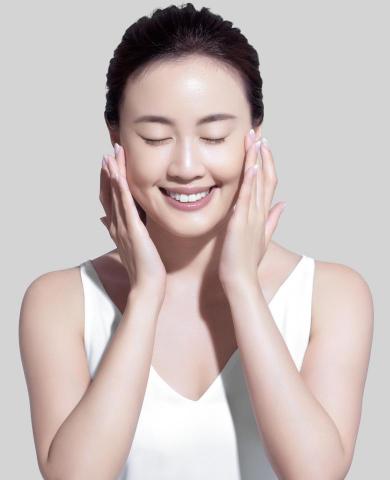 Luke 商業攝影棚 - COCORO保養品形象 
平面攝影
燈光設計
彩妝造型 
