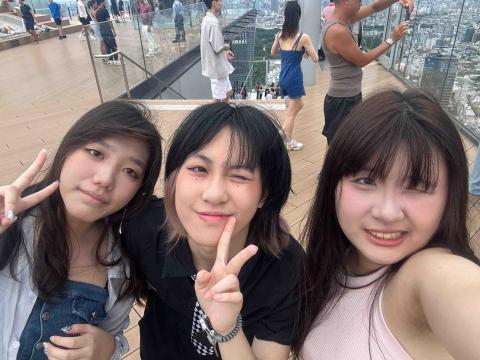 簡婕宇 - 中間是我