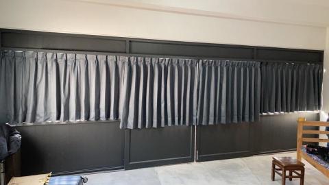 林租亦 - 客戶倉庫拉門上的玻璃安裝布簾遮擋陽光