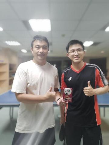 張敬彬 - 阿祥有良好的桌球天賦，自己摸索中發覺進步受限，特地來學基本功