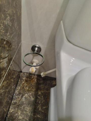 周昆興 - 馬桶進水開關漏水修繕（前）