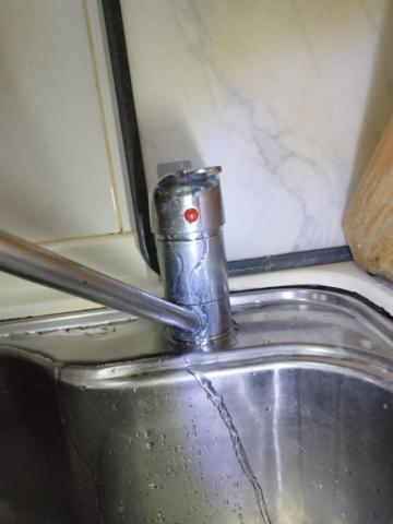 周昆興 - 廚房立式龍頭修繕（前）