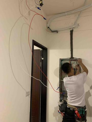 叱臣工程行 - 電箱線路整理、拉線