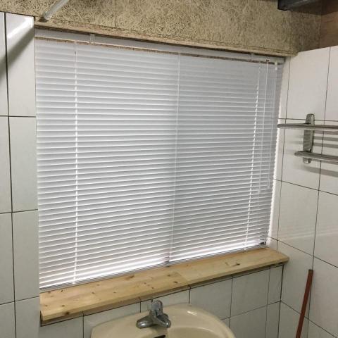 林租亦 - 修車廠化妝室安裝鋁百葉