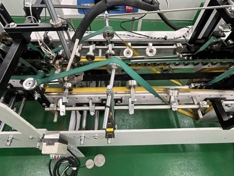 印刷包裝設計-國誠紙器 - 自動糊盒機
