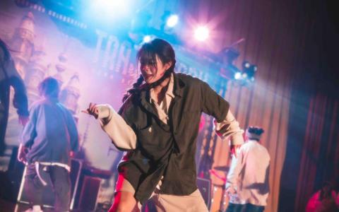 提供鬼步舞服務的專家呂昕筠