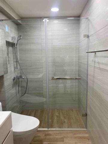 與玻璃為伍的男人 - 乾濕分離(無框式內開門)