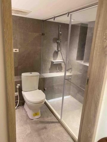 與玻璃為伍的男人 -  乾濕分離(無框式內開門)